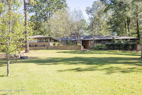 3910 Pinewood Drive, Jackson, MS 39211