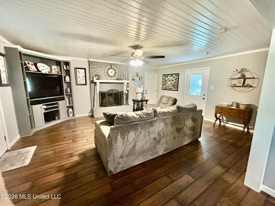 1124 Hawthorne Drive, McComb, MS 39648 - #2