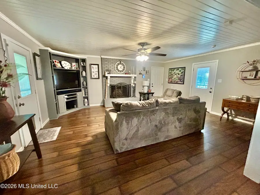 1124 Hawthorne Drive, McComb, MS 39648 - #3