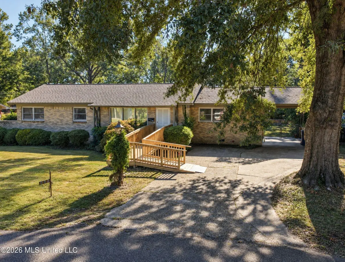 261 Pollard Street, Batesville, MS 38606 - #1