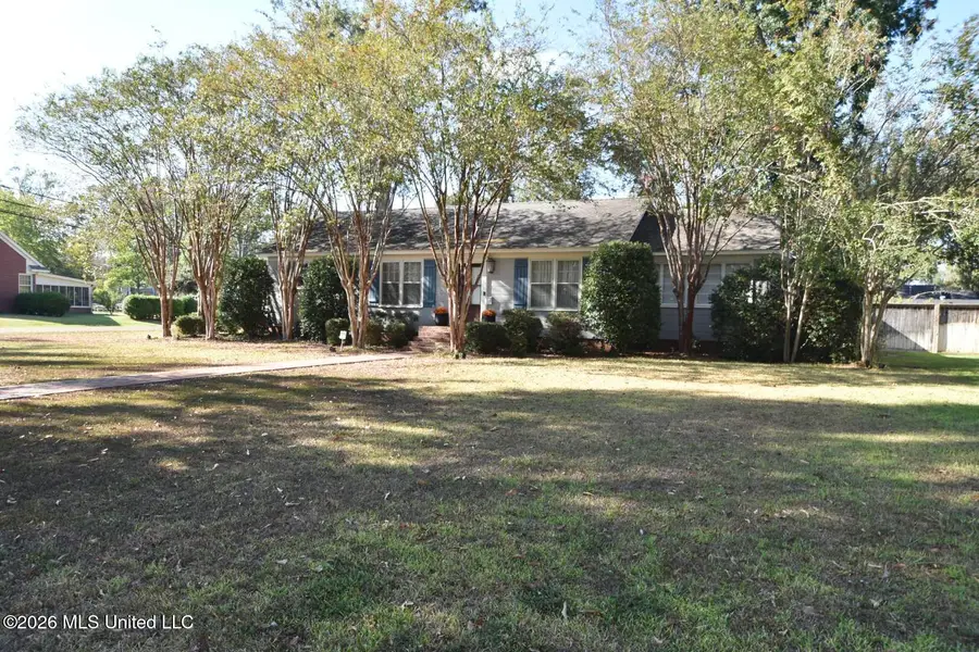501 East Adams Avenue, Greenwood, MS 38930 - #3