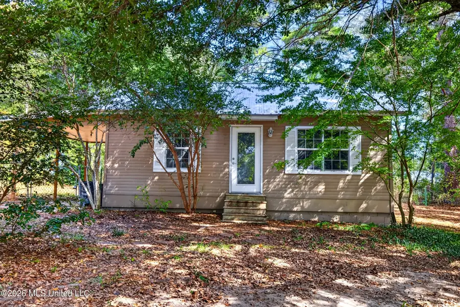 1006 W Hinton Avenue, Lumberton, MS 39455 - #2