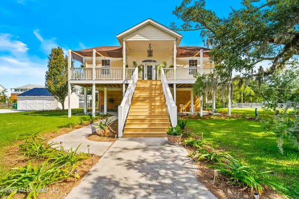 205 Harrison Court, Bay Saint Louis, MS 39520