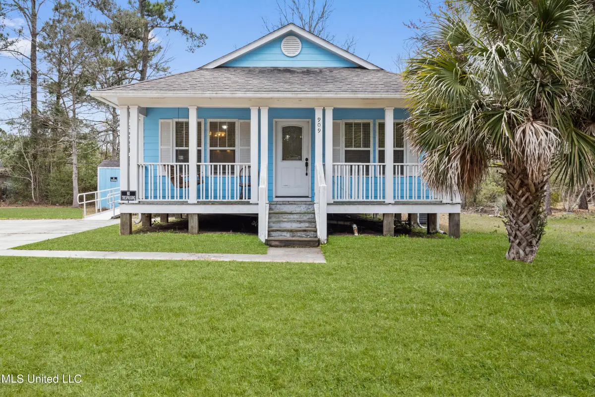 909 Dicks Street, Waveland, MS 39576 - #1