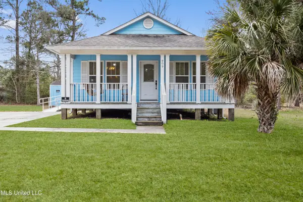 909 Dicks Street, Waveland, MS 39576