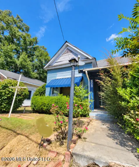 909 Avenue, McComb, MS 39648