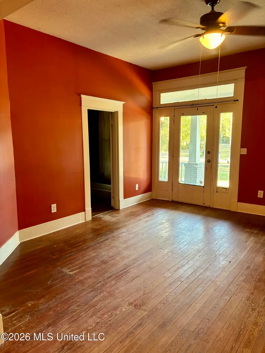 202 W Jefferson Avenue, Greenwood, MS 38930 - #2