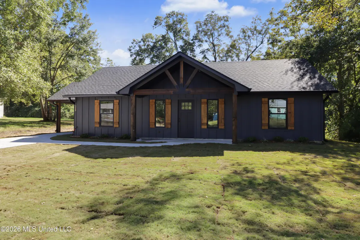 528 E Hatten Avenue, Wiggins, MS 39577 - #1