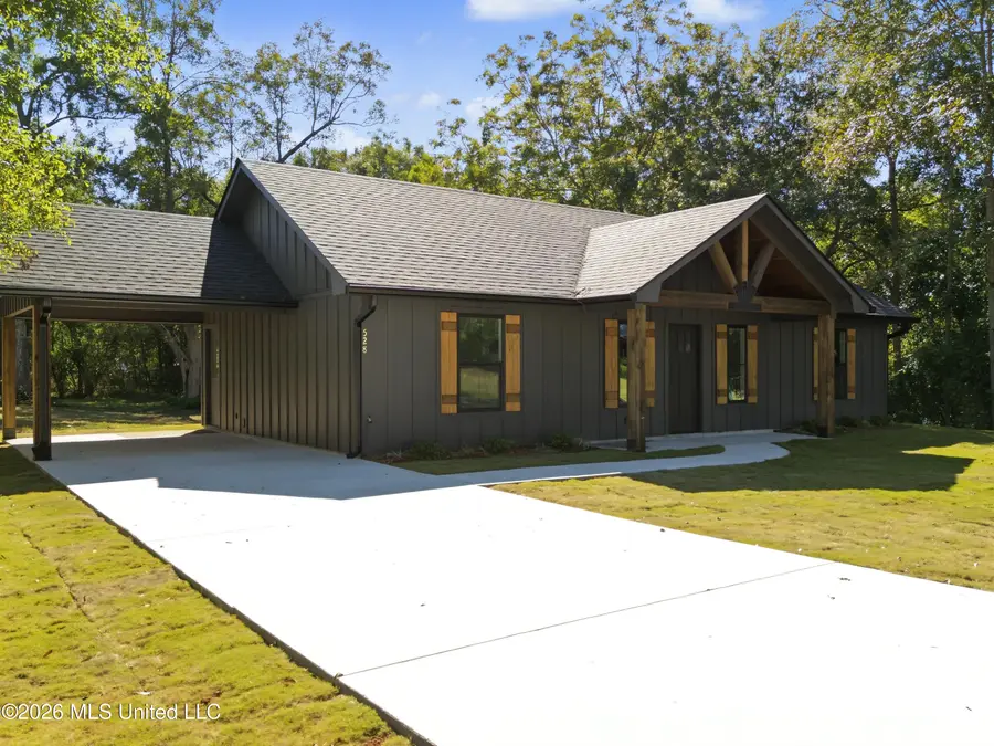 528 E Hatten Avenue, Wiggins, MS 39577 - #2