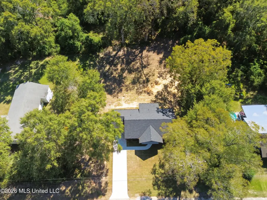 528 E Hatten Avenue, Wiggins, MS 39577 - #3