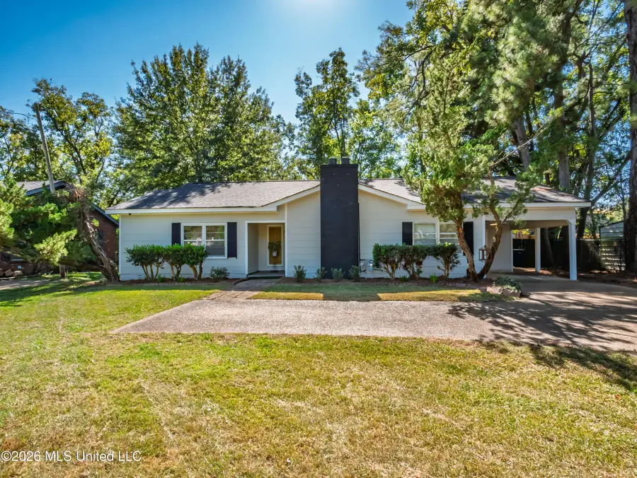 204 North Street, Batesville, MS 38606 - #2