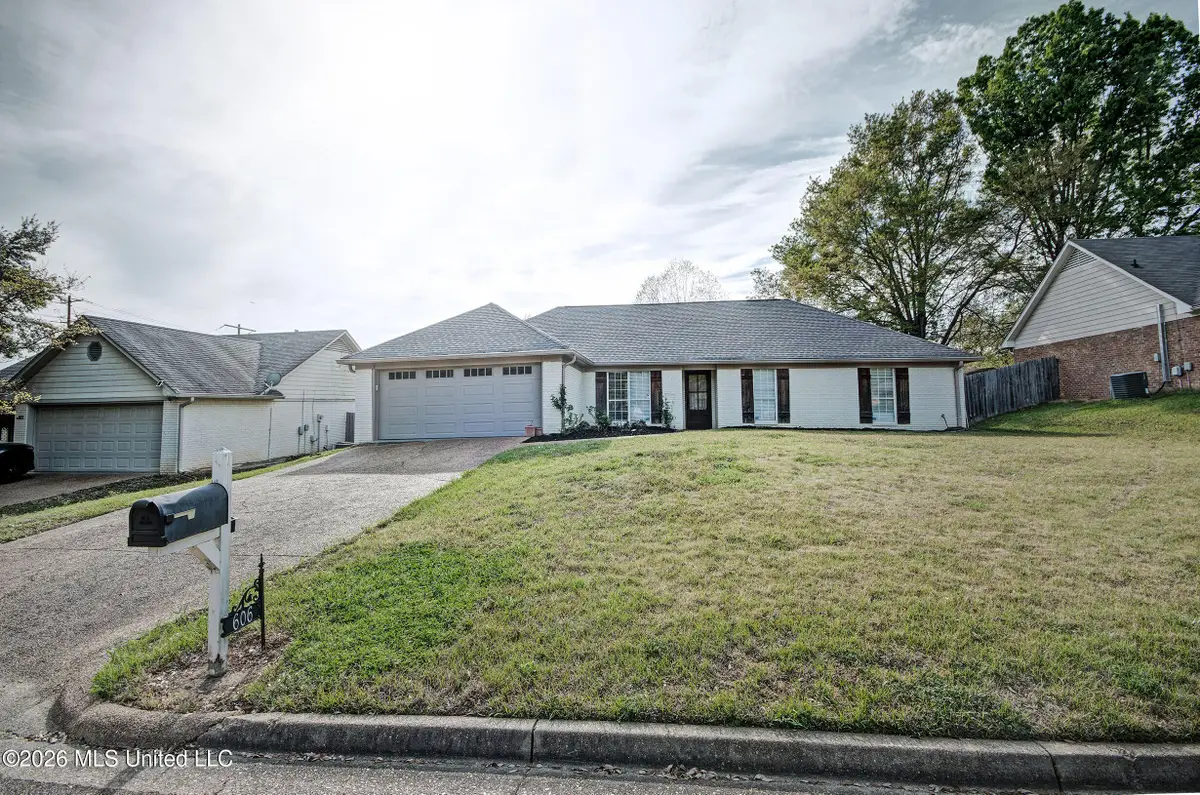 606 Honeysuckle Drive, Madison, MS 39110 - #1