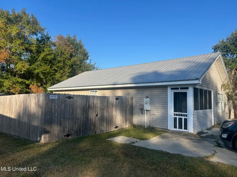 3040 Highland Avenue, Diberville, MS 39540 - #3