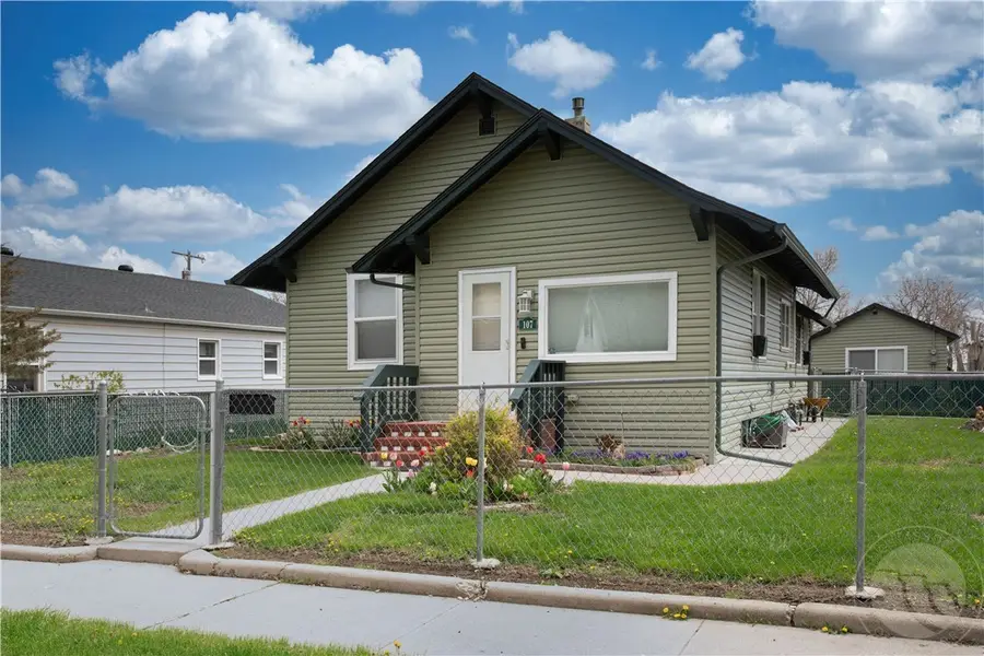 107 N Crawford Avenue, Hardin, MT 59034 - #2