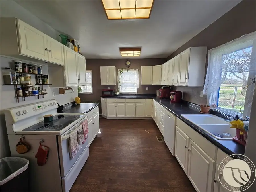 6 S 4th Street, Plevna, MT 59344 - #2