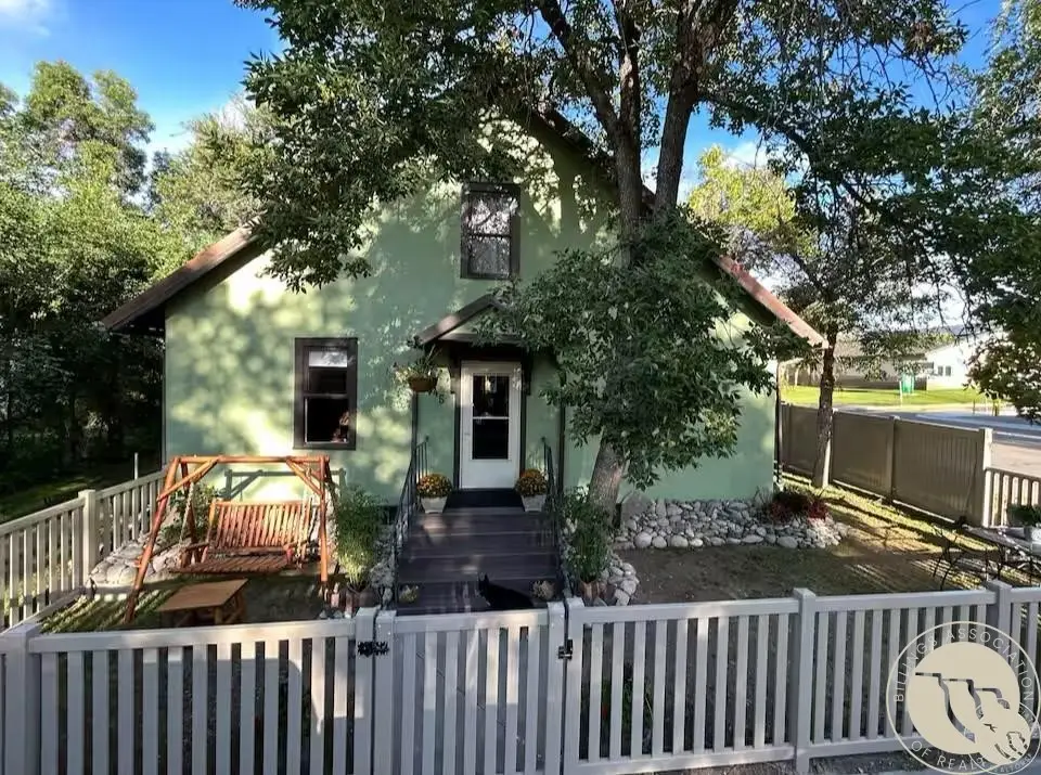 345 N 3rd St, Columbus, MT 59019 - #1