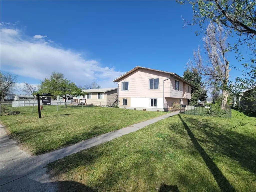613 N Crook Avenue, Hardin, MT 59034 - #1