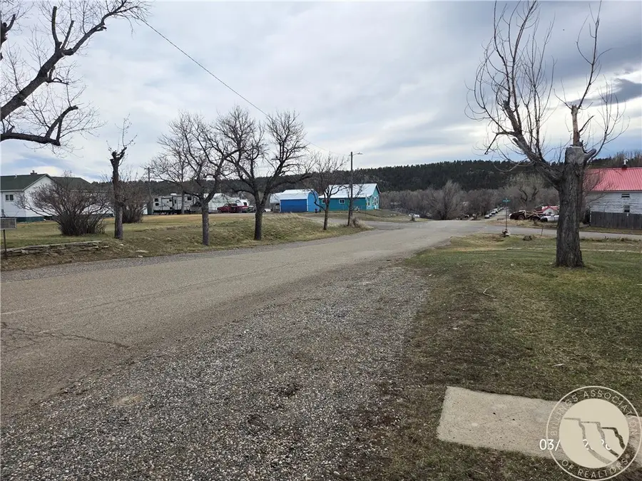 511 3rd Street E, Roundup, MT 59072 - #2