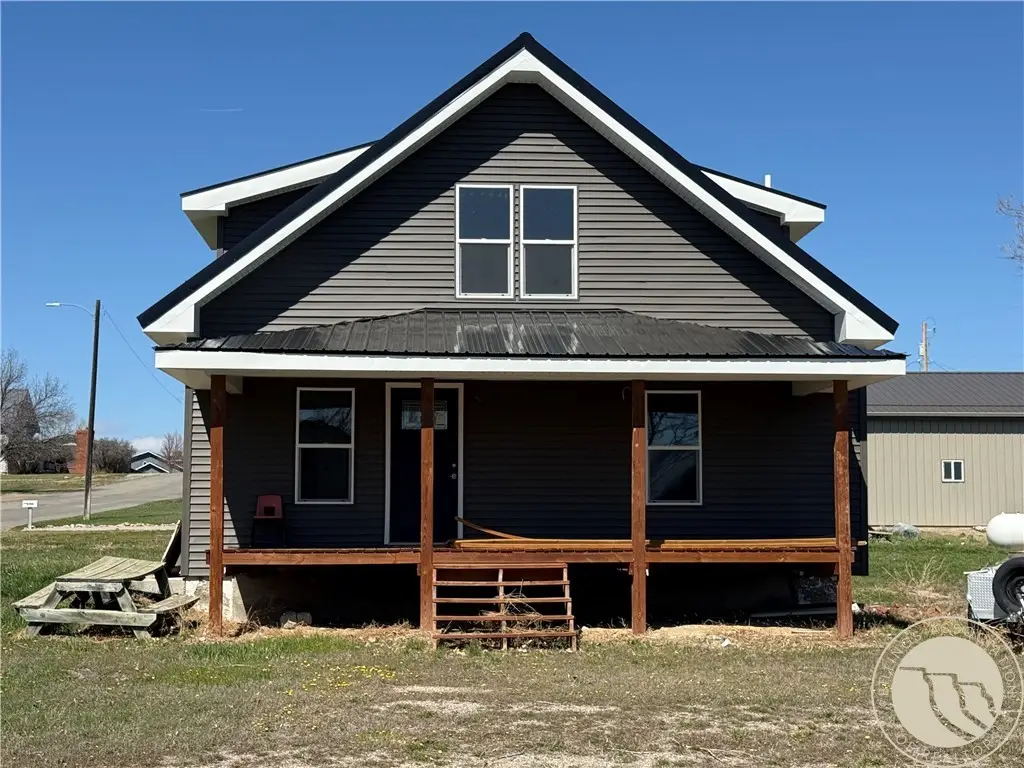 421 9th Avenue W, Roundup, MT 59072 - #1