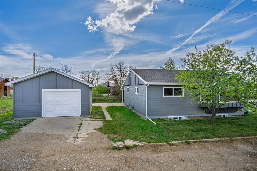 704 2nd Street Nw, Harlowton, MT 59036 - #1