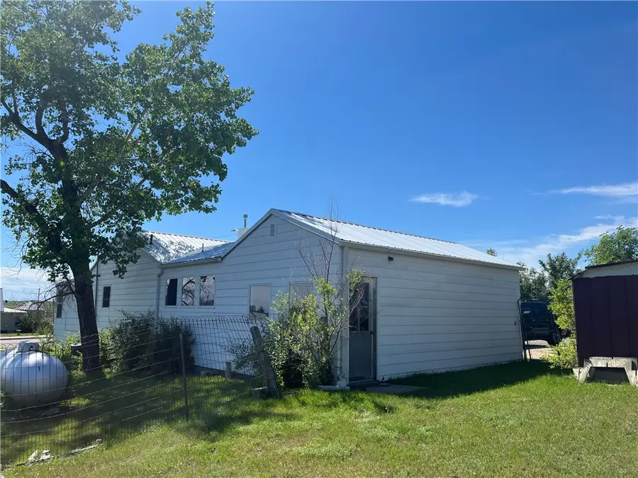 1306 B Avenue, Circle, MT 59215 - #2