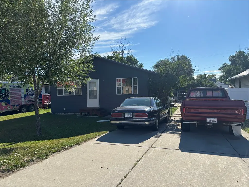 1011 N Crawford Avenue, Hardin, MT 59034 - #1