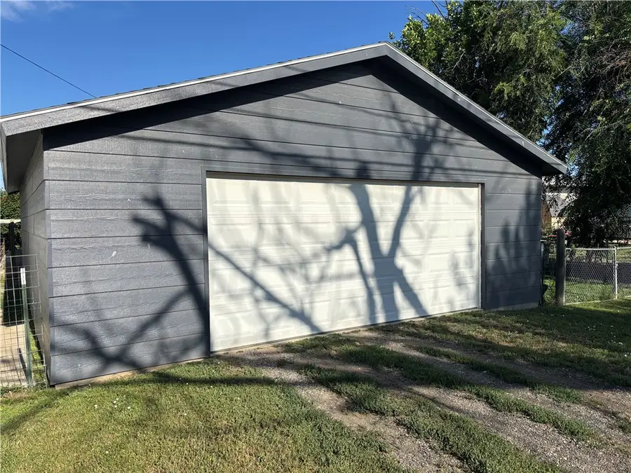 1011 N Crawford Avenue, Hardin, MT 59034 - #2