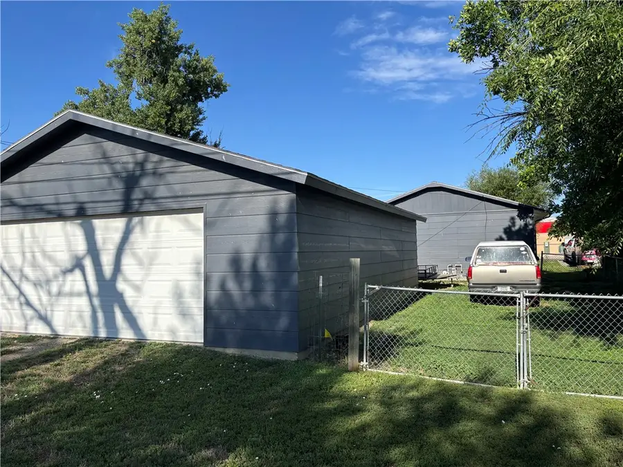 1011 N Crawford Avenue, Hardin, MT 59034 - #3