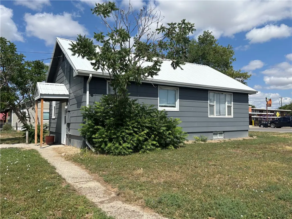702 N Center Avenue, Hardin, MT 59034 - #1