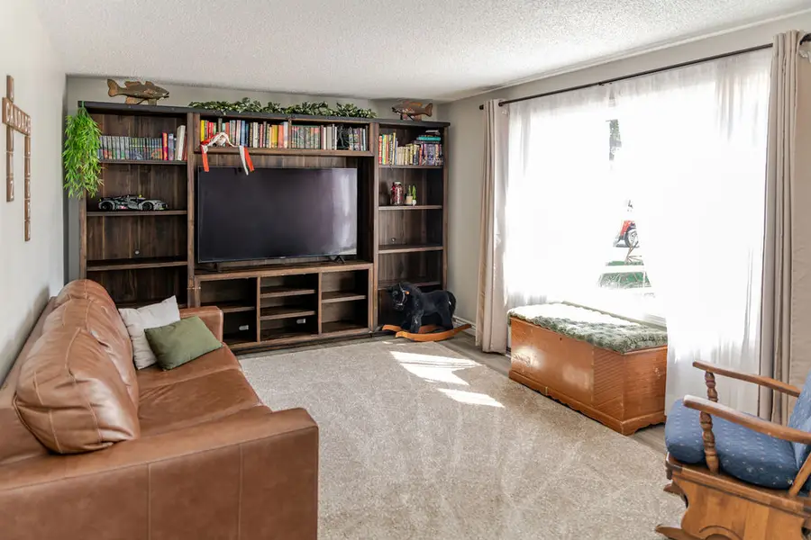 352 E Phyllis Circle, Billings, MT 59102 - #2