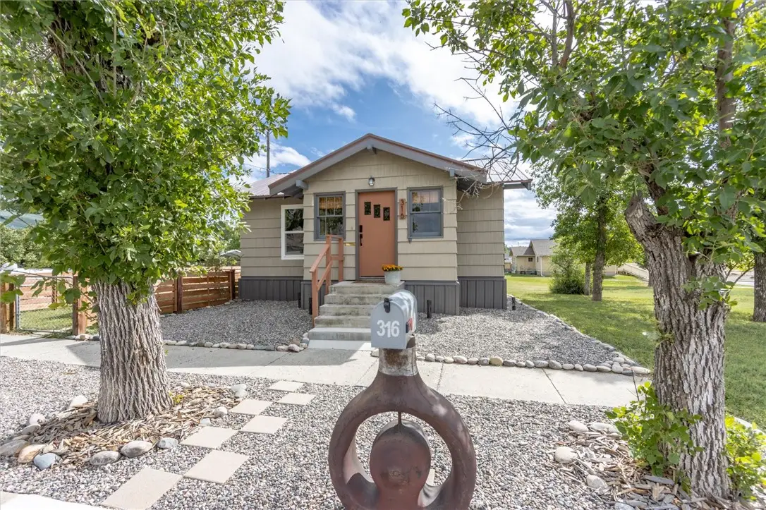 316 8th Avenue W, Roundup, MT 59072 - #1
