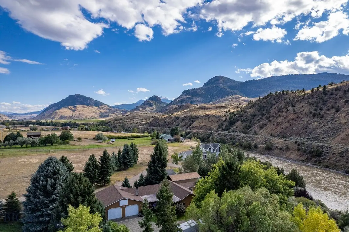 1077 Us Highway 89 S, Gardiner, MT 59030 - Image #1