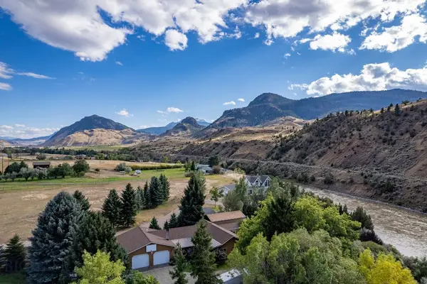 1077 Us Highway 89 S, Gardiner, MT 59030