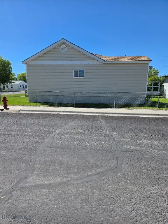 331 N Walnut St, Dillon, MT 59725 - #3