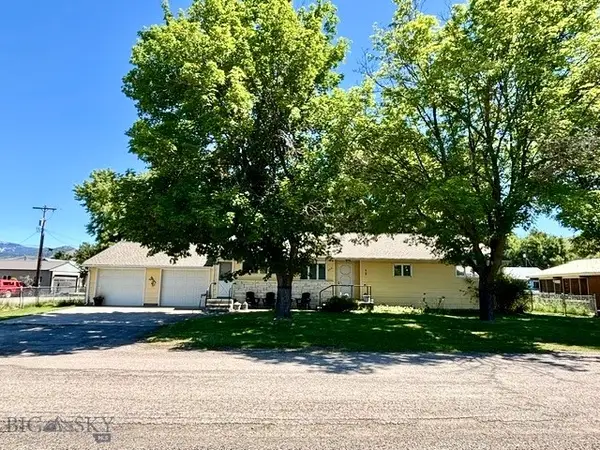 206 Stanton Street, Plains, MT 59859