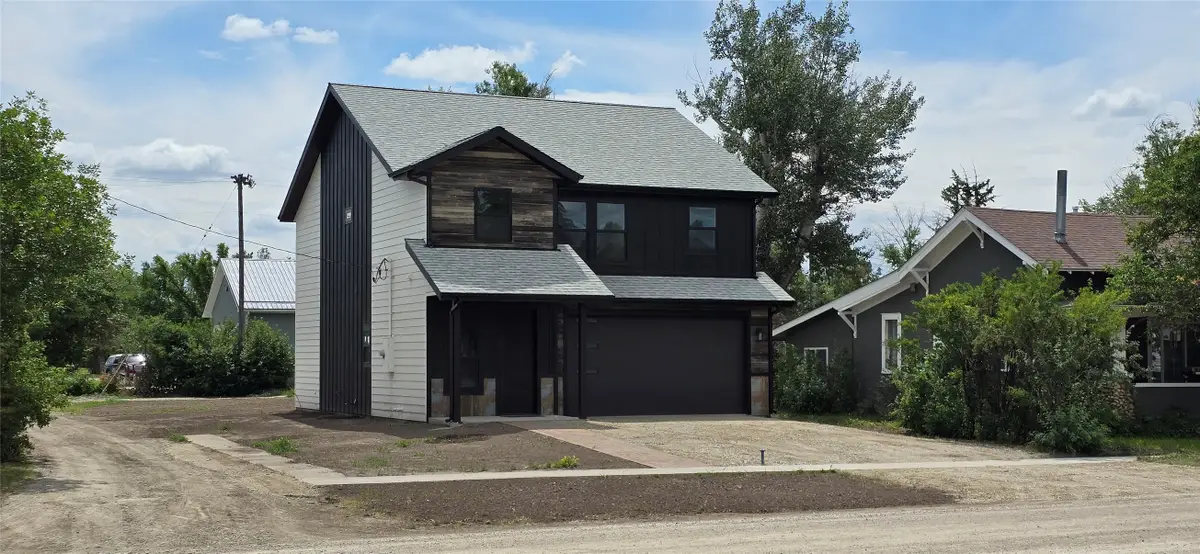 520 Dupuyer Avenue, Valier, MT 59486 - Image #1