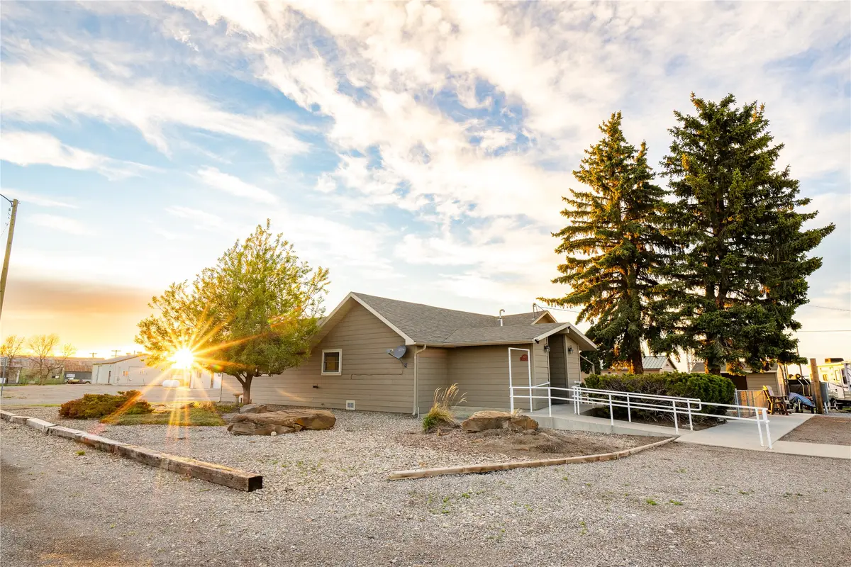 805 Teton Avenue, Valier, MT 59486 - Image #1