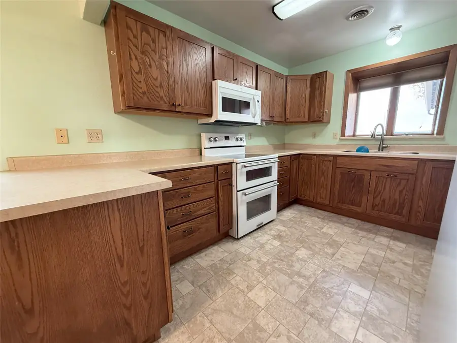 237 5th Avenue Ne, Cut Bank, MT 59427 - Image #3