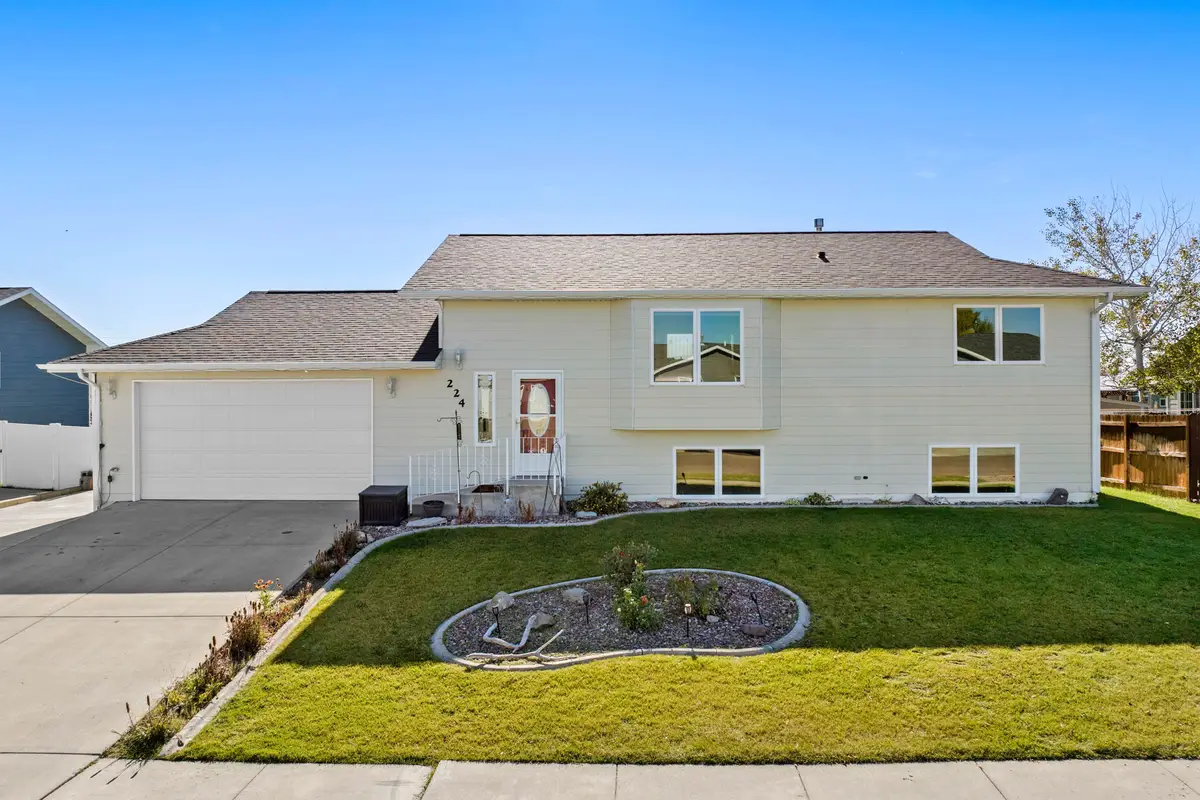 224 38th Avenue Ne, Great Falls, MT 59404 - Image #1
