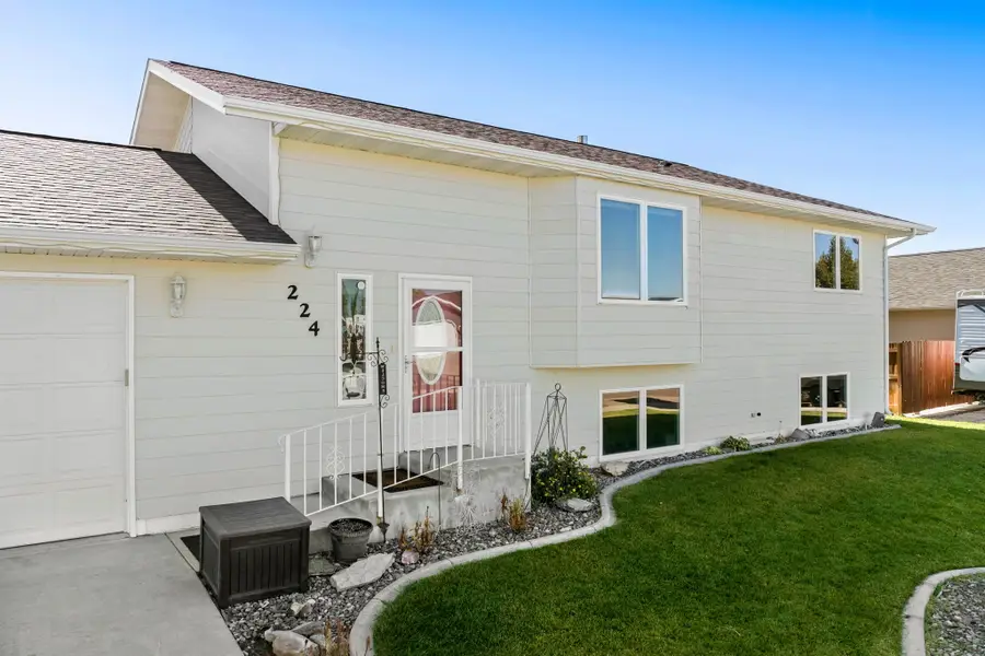 224 38th Avenue Ne, Great Falls, MT 59404 - Image #2