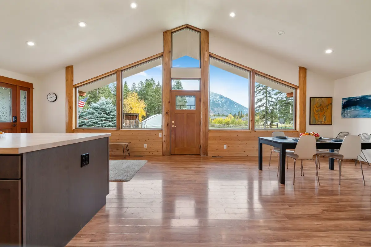 183 Middle View Trail S, Columbia Falls, MT 59912 - Image #1