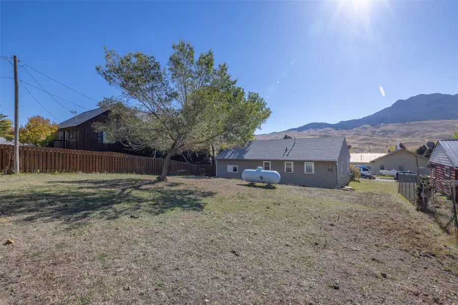 106 Travertine Street, Gardiner, MT 59030 - Image #3