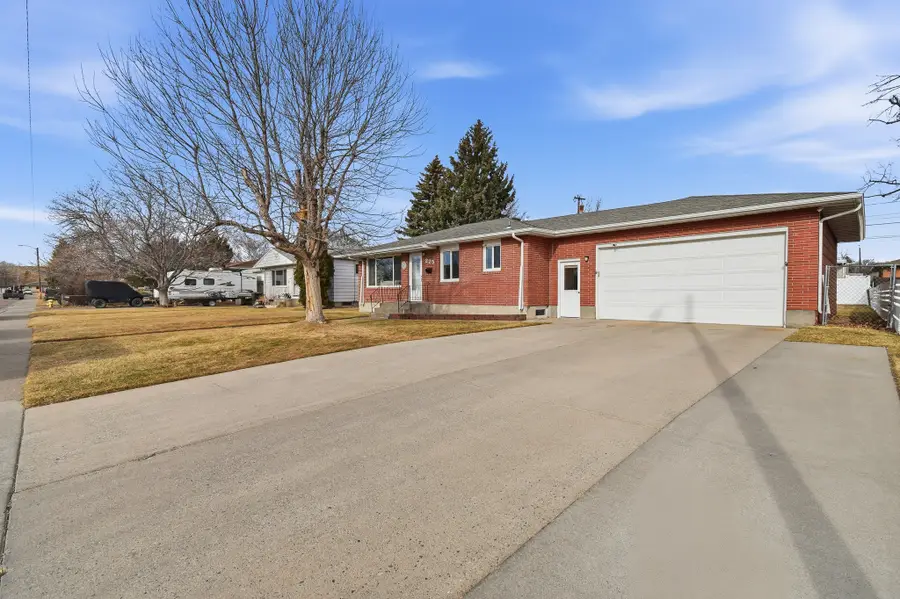 225 21st Avenue Nw, Great Falls, MT 59404 - #2