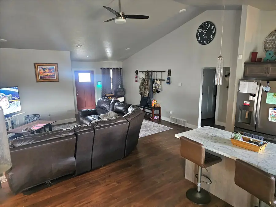 209 Choteau Avenue Ne, Great Falls, MT 59404 - #3