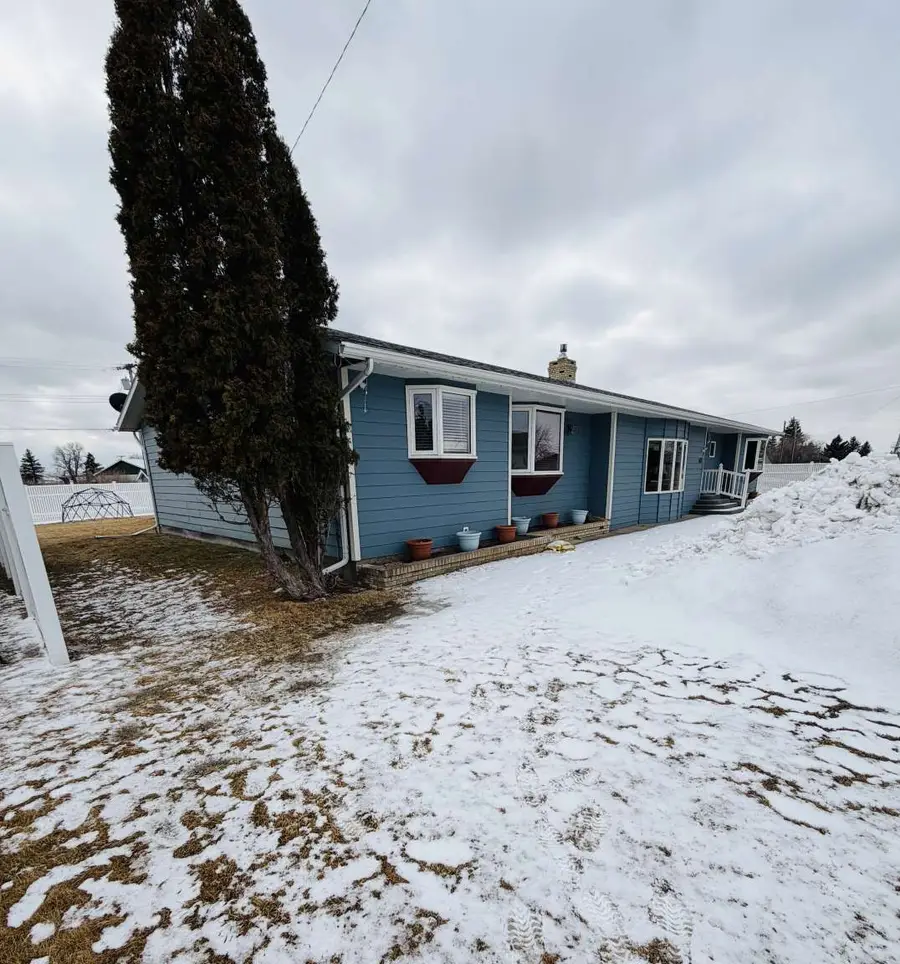 621 W Laurel Avenue, Plentywood, MT 59254 - #3