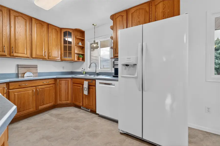 837 36th Avenue Ne, Great Falls, MT 59404 - #3