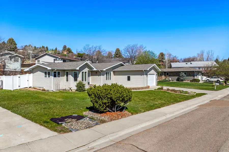 3108 Evergreen Drive, Great Falls, MT 59404 - #3