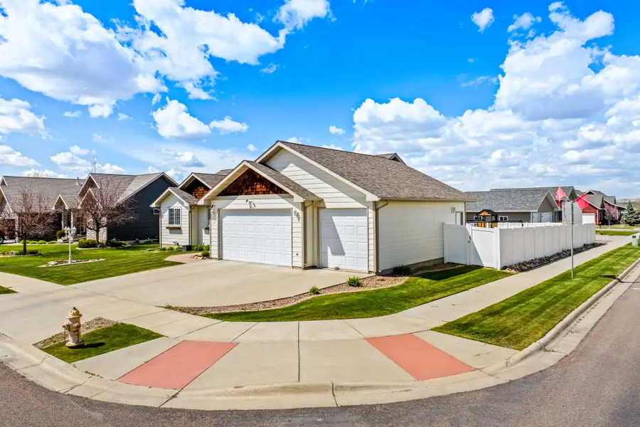 117 33rd Avenue Ne, Great Falls, MT 59404 - #3