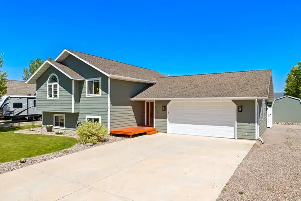 213 38th Avenue Ne, Great Falls, MT 59404