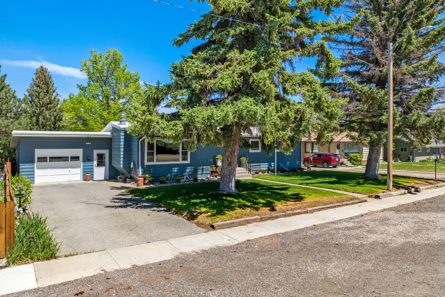 203 3rd Avenue Sw, Fairfield, MT 59436 - #2